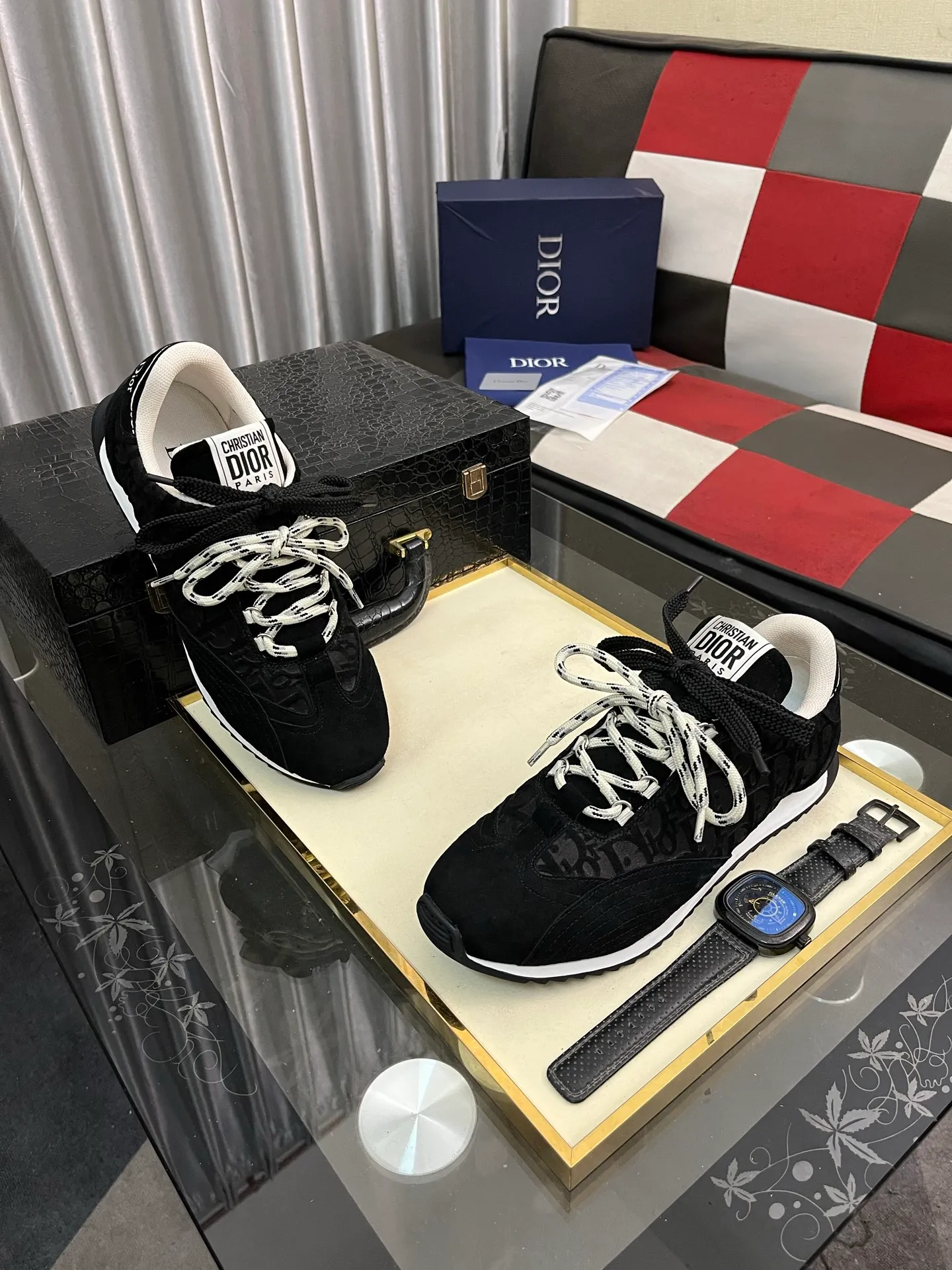 Men's shoes 💰500⌚️⌚️Dior original quality.~ Unique modern style sneakers. 🏃A must-have casual shoe for trendy men😍😍 Original brand imported from Italy, imported original leather, sheep lining (refuses to discolor and grind feet) Sole: Original sole provided by the original factory, French lazy style design ⚠️Fit to the feet, original quality, super comfortable original sole. Just like shooting the real thing 🎬The real thing is better Code number: 38-446️⃣Colors available